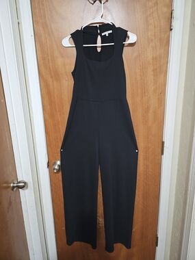 Black Sleeveless Wide-Leg Jumpsuit with Keyhole Back